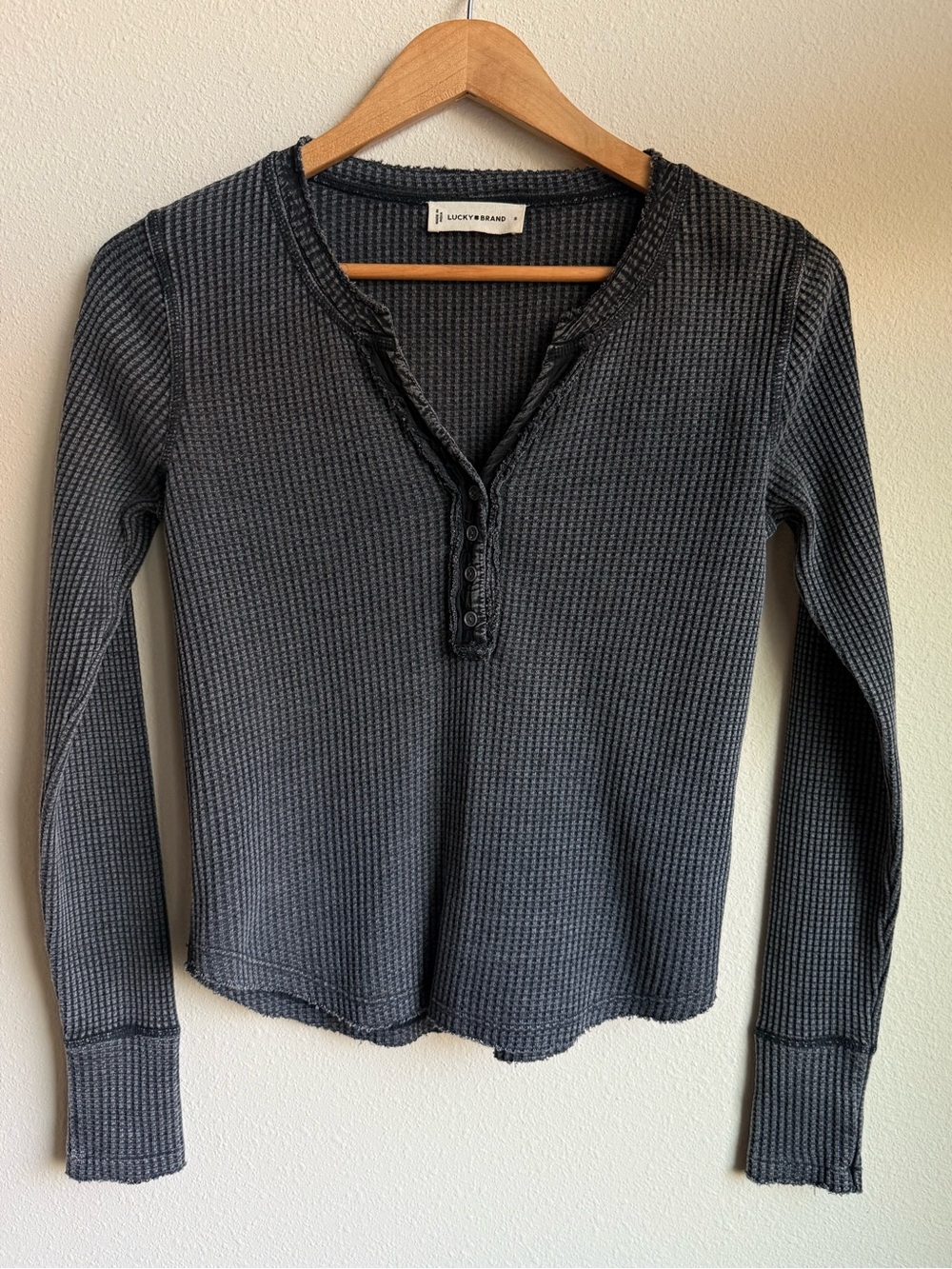 Lucky Brand Waffle Knit Henley Top Small Gray Long Sleeve Raw Edge